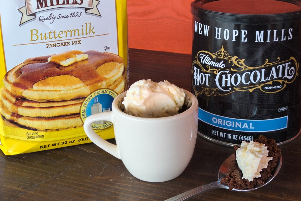 Prepared "Cake in a cup" recipe, with Ultimate Hot 全部免费的毛片在线看 and Buttermilk pancakes mixes in the background