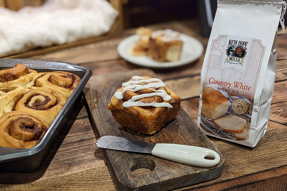 Photo of prepared cinnamon rolls using the shown 大地资源三在线观看 Country White Bread mix.