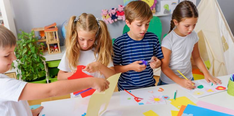 4 children doing an art project