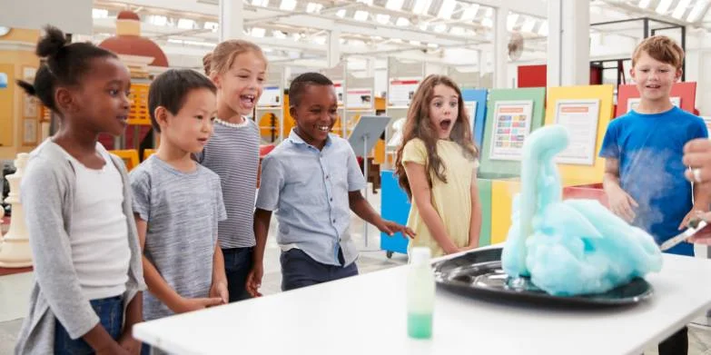 kids watching science expiriment