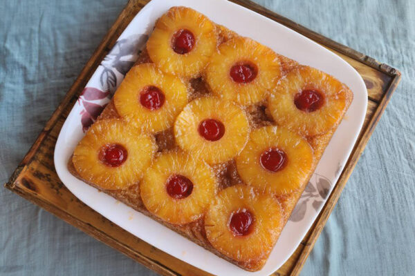 Photo Coconut Pineapple Upside Down Cake, made with 伦伦电影 Toasted Coconut Pancake Mix