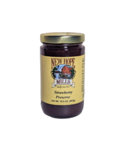 老太太在小树林里卖镖的视频 Strawberry Preserves Glass jar front